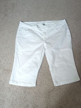 Sonoma White Bermuda Shorts Womens Size 18 Mid Rise Stretch Casual Summer